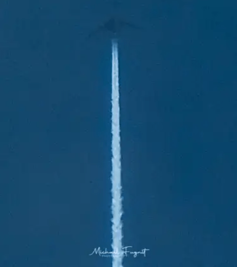 (OVNI) Un OVNI militaire survolant les philippines a été aperçu